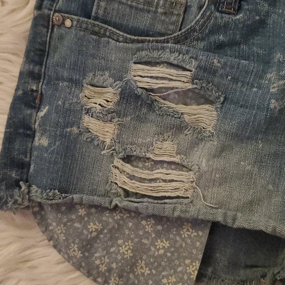 Rewash Ripped Denim Shorts – Button Front, Floral Lining, Size 13 (Juniors)